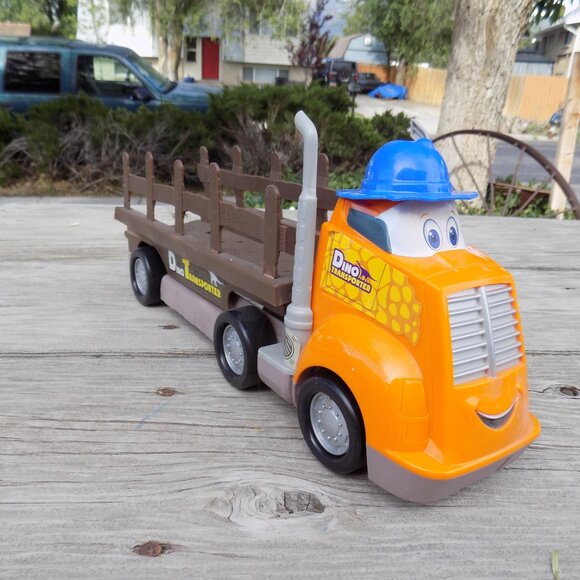 Dino The Transporter Disney Pixar Cars Truck Sound WORKS Movie Toy * - Picture 1 of 11